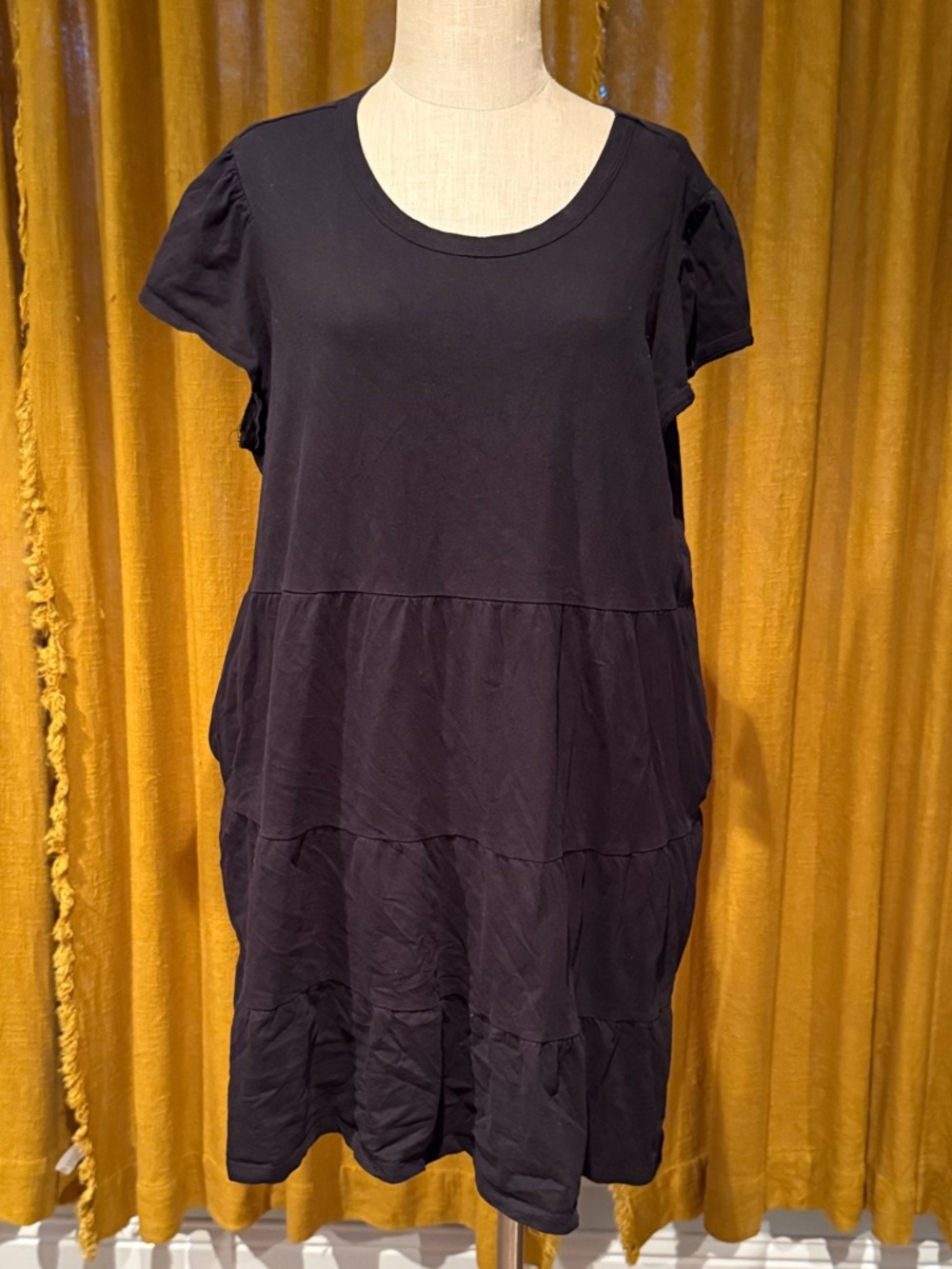 Time and Tru Black Short Sleeve Tiered Mini Dress